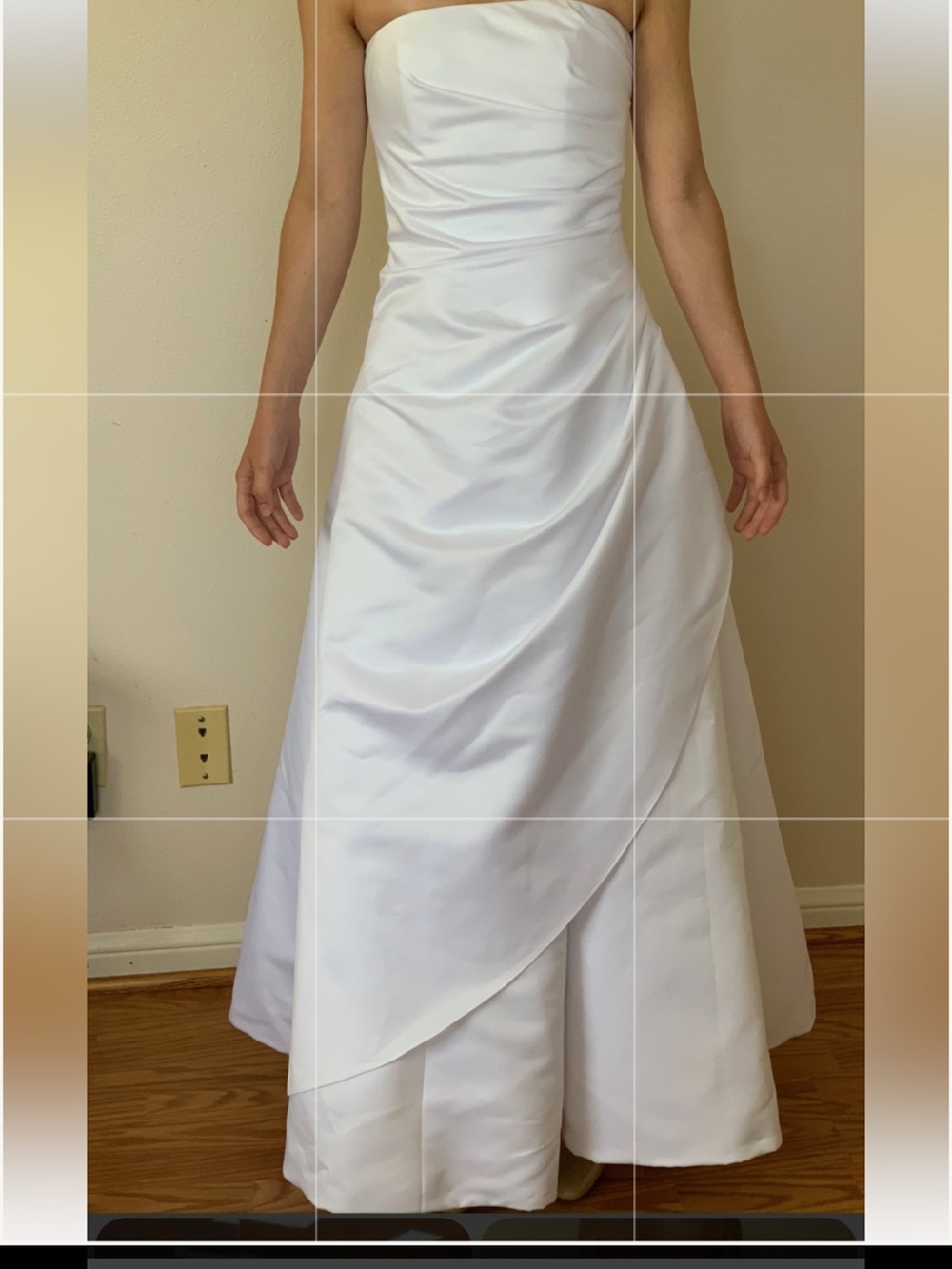 NWT Beautiful David’s Bridal Michelangelo Dress in White. Size 10